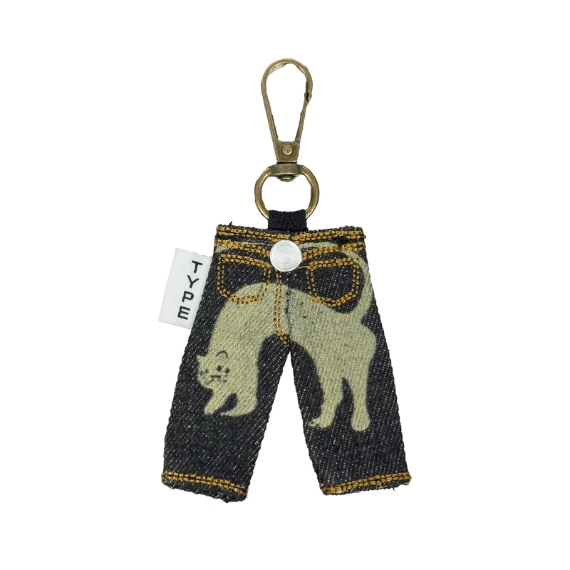 ANGELtype Catvisu Keychain back – Brass Hardware Logo Tab Detail
