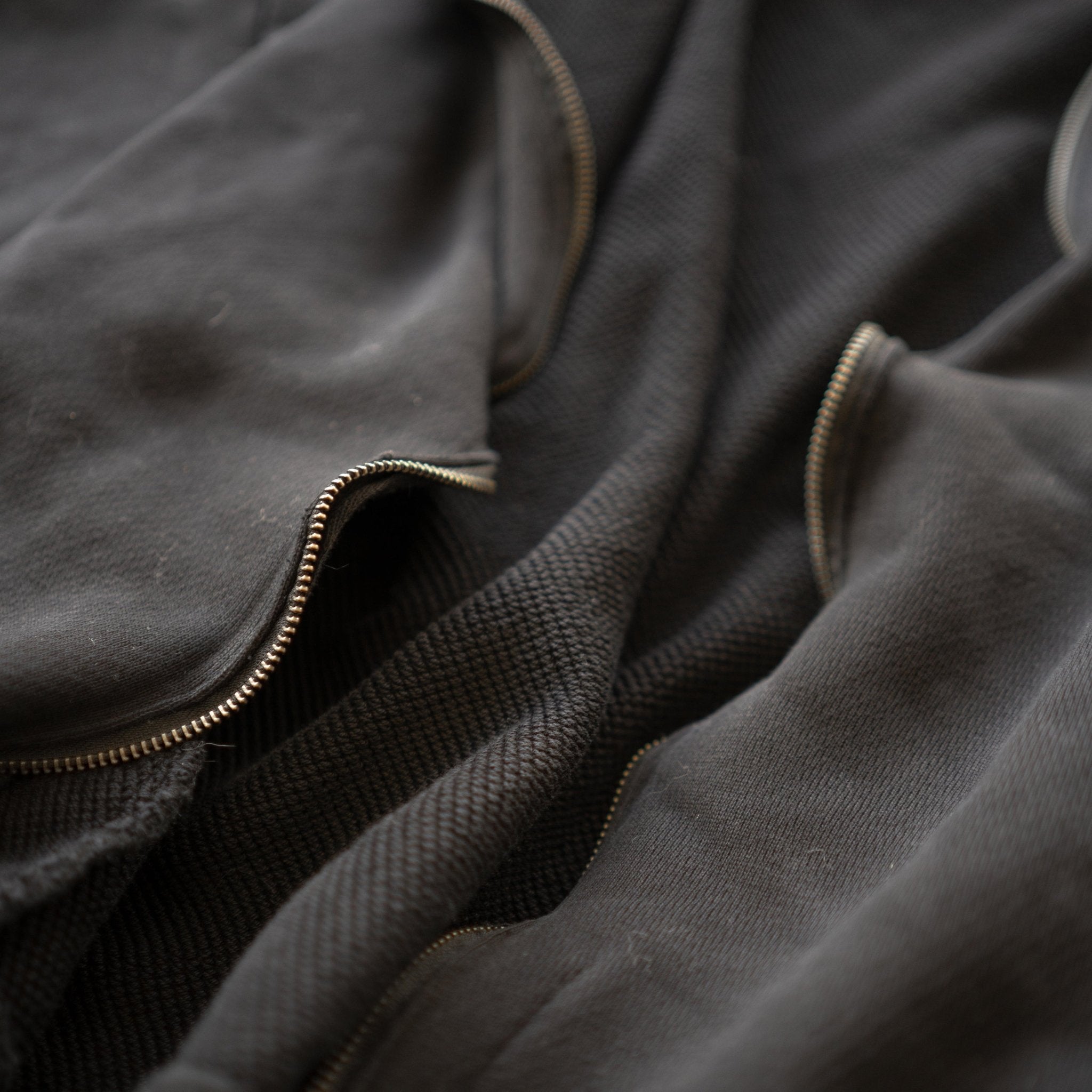 RIPPLED ZIPPER HOODIE - angeltype