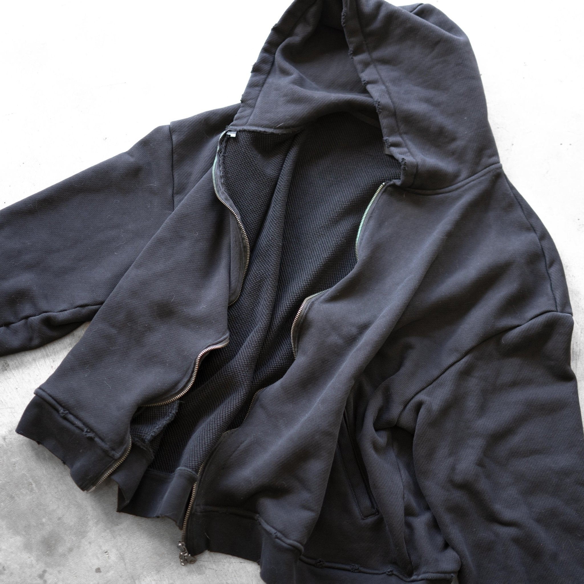 RIPPLED ZIPPER HOODIE - angeltype