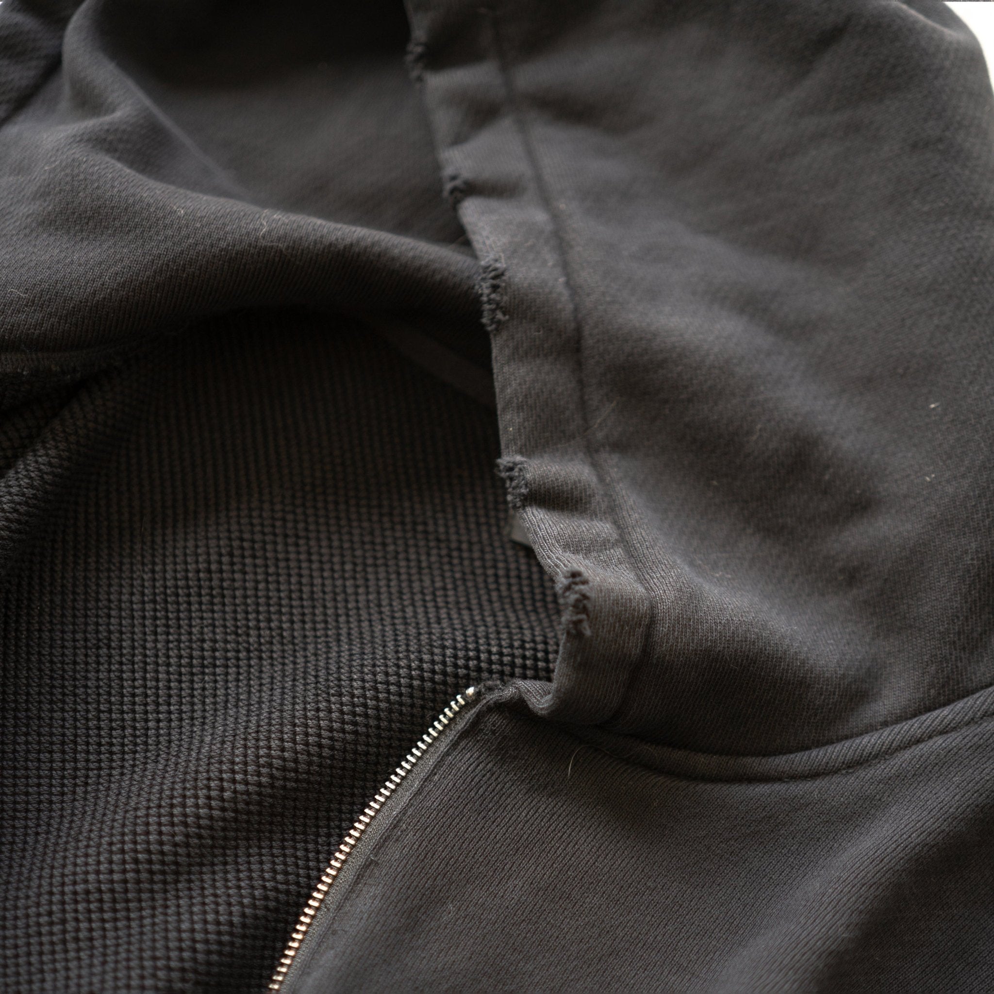 RIPPLED ZIPPER HOODIE - angeltype